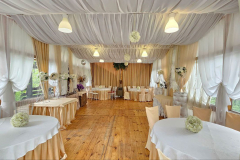 veranda-na-beregu-Usadba-1